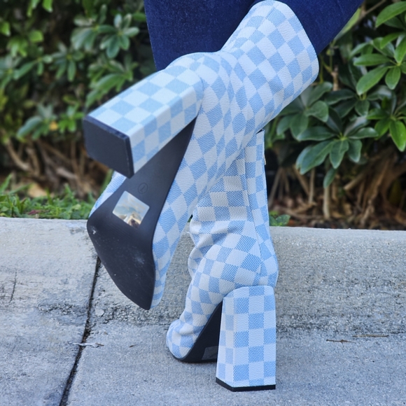 Womens Checkered Print Square Toe Block Heel Bootie - Picture 5 of 6